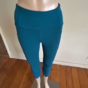 Athleta salutations Capri